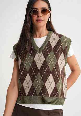 Женский теплый оверсайз жилет с геометрическим орнаментом Хаки Одесса