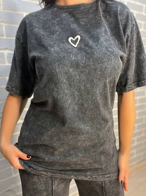 Женский костюм Coast Moda 4232 вареный тай-дай брюки палаццо с футболкой оверсайз сердце графит, графит, S Киев - изображение 13