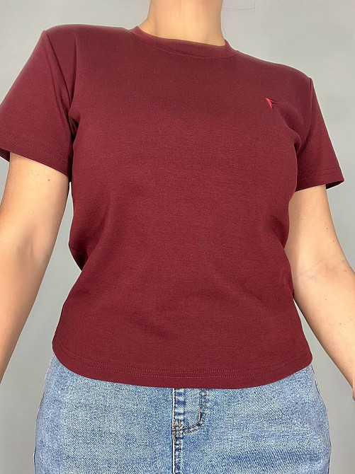 Футболка жіноча A-N 25197 вишивка літера F однотонна базова середня довжина one size, бордовий, one size Київ - фото 8