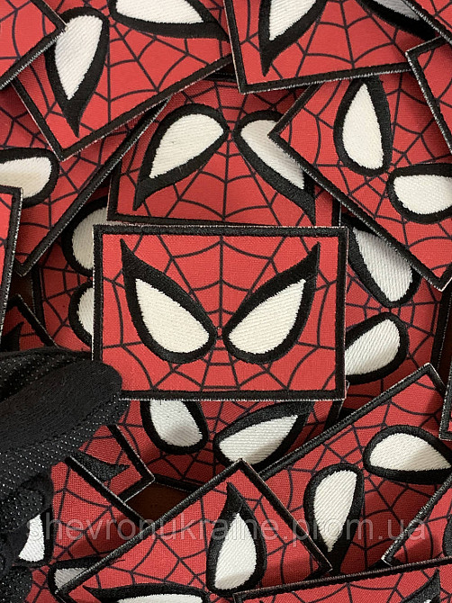 Печатный шеврон что светиться ЧЕЛОВЕК ПАУК (Форма щит. На липучке) Размер 5.5x8см Киев - изображение 4