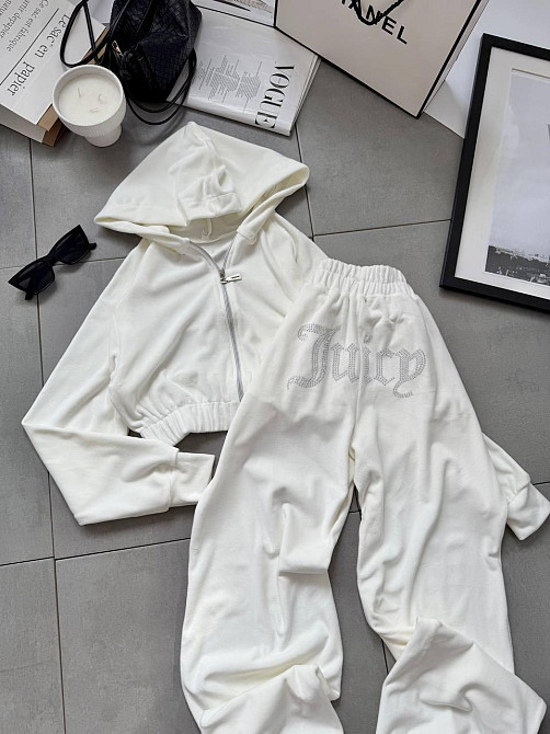 Женский стильный костюм двойка в стиле спорт шик со стразами на ягодицах велюр Молочный, 42/44 Одесса - изображение 10