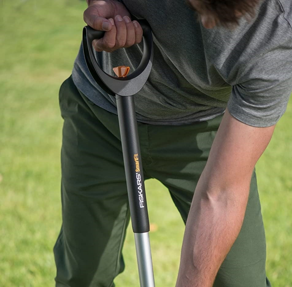 Телескопический Удалитель сорняков 99-119 см Fiskars 