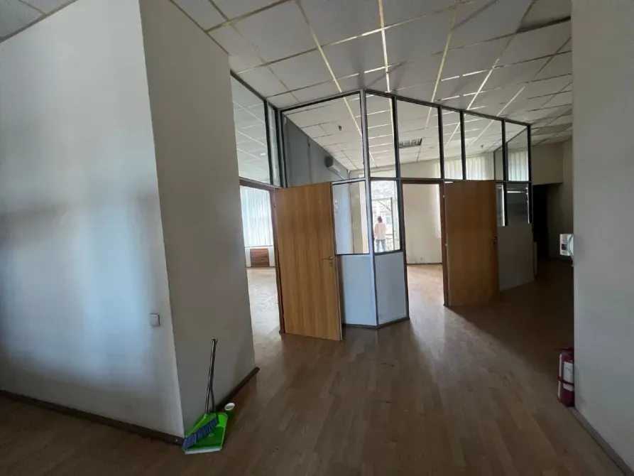 Оренда Офіс в центрі міста, 6 кабінетів. Просторі, світлі, висока стеля. Є місце під генератор. Дніпро - фото 3