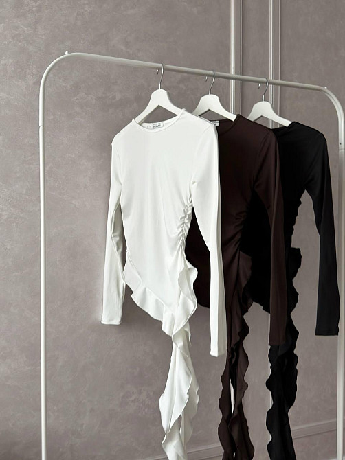 Женский стильный асимметричный лонгслив со шлейфом микродайвинг Шоколад Одесса - изображение 8