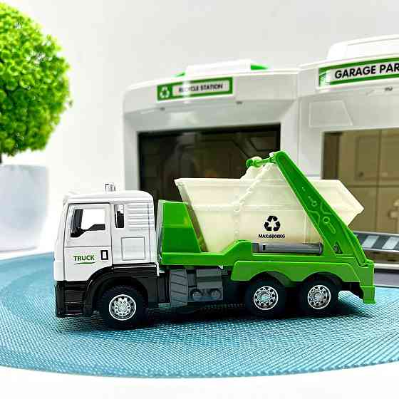 Гараж з машинкою Chengmei Toys Сміттєвоз із контейнером зі світловими та звуковими ефектами Біло-зелений (CLM-552) Чернігів