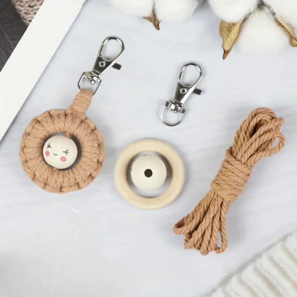 Набор макраме для рукоделия для ручной пряжи брелока для ключей или аксессуаров 10х5см,коричневый Каменец-Подольский - изображение 1