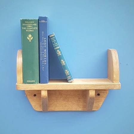 Настенная книжная полка 