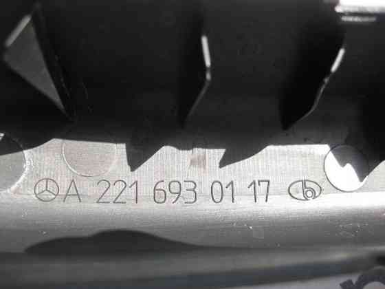 Mercedes-Benz  A2216930117 Пластикова накладка лівої петлі кришки багажника S-Class W221 Одеса