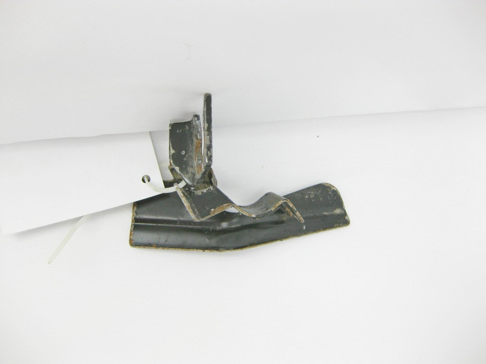 Mercedes-Benz  A2204202186 Кронштейн проводів на передньому лівому поворотному кулаку S-Class W220 4matic Одесса - изображение 4