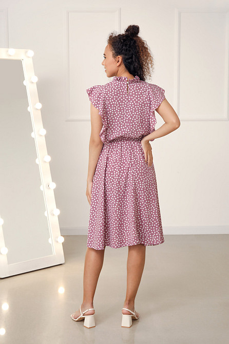 Платье в горошек с воланами 