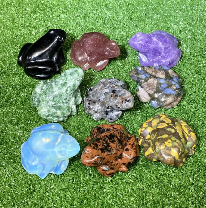 Лягушка из Юперлайта (Yooperlite) — мини фигурка 3.9×3.3 см, светится под УФ Киев - изображение 3