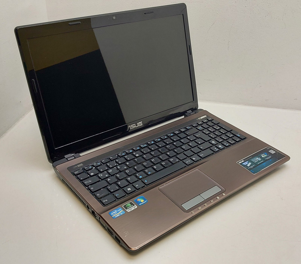 Ноутбук ASUS X53S i3-2310M\4\0\Nvidia GT520M 1gb АКБ- (товар вживаний) Луцк - изображение 1