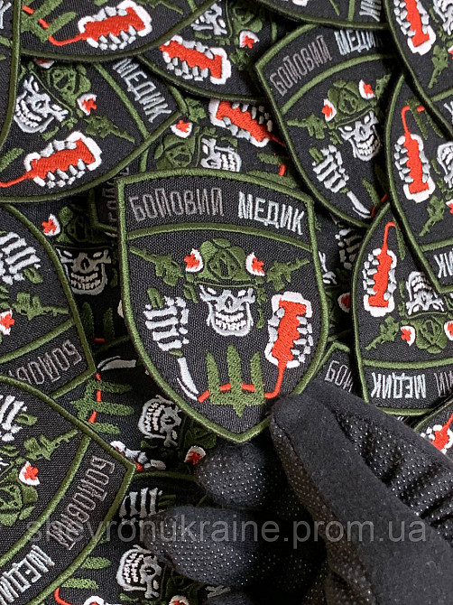 Шеврон боевой медик (Форма щит. На липучке) Размер 9x7см Киев - изображение 5