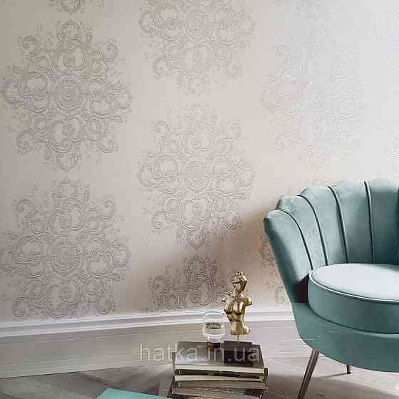 Шпалери метрові вінілові на флізелін дизайнерські Erismann Elle вензелі сріблясті структурних на білому Київ