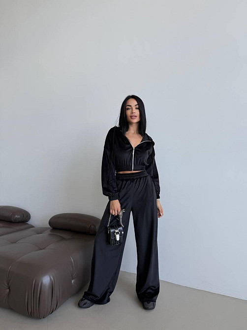 Жіночий прогулянковий оверсайз костюм-двійка: кофта та штани турецький велюр Чорний Одеса - фото 9