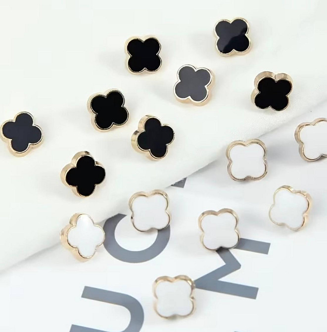 Ґудзики для шиття декоративні конюшина чорні білі для одягу та рукоділля, набір ґудзиків 20 шт Київ - фото 1