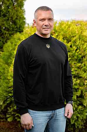 Вишиванка — світшот чоловічий із гербом України, чорний, топ Крохатушка одяг Київ