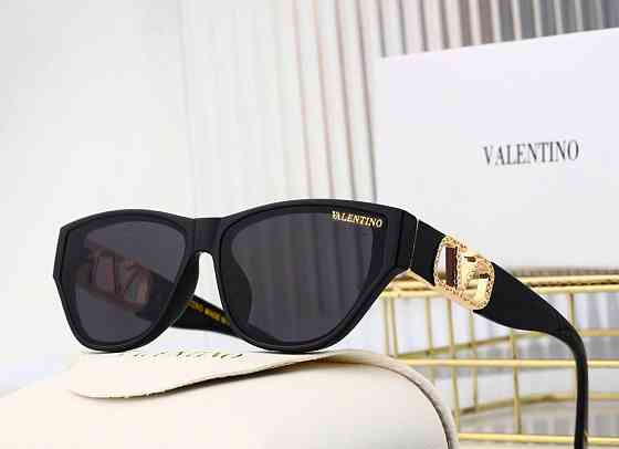 Женские солнцезащитные очки Valentino (22051) black Киев
