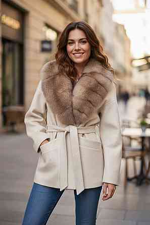 Женское пальто с меховым воротником Бежевый 2, 52 Харьков