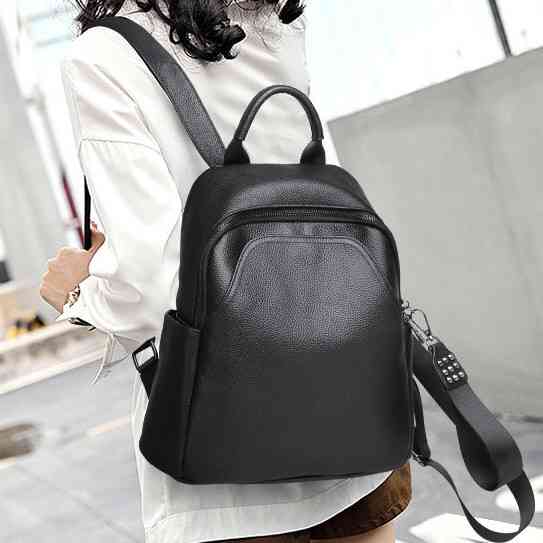 Чорний жіночий шкіряний рюкзак для міста Київ