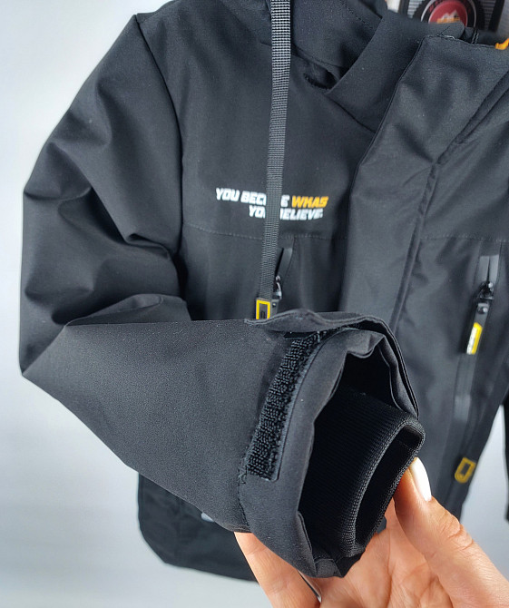 Демісезонна чорна куртка з жовтими вставками для хлопчиків 116,122,134,146 Миколаїв - фото 3