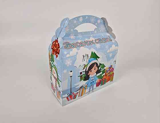 Новорічна подарункова картонна упаковка для цукерок (800 грм-1000 грм) No205н "Дід Мороз на санях" (1 шт.) Харків