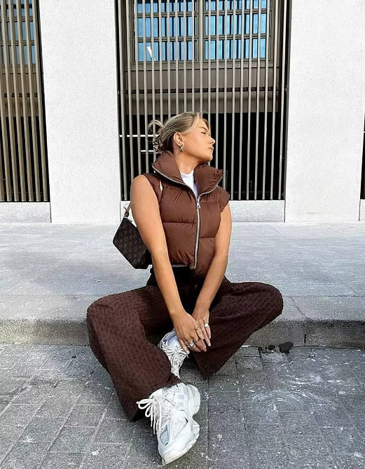 Жіноча трендова жилетка плащівка Канада + синтепон 200 Шоколад Одеса - фото 3