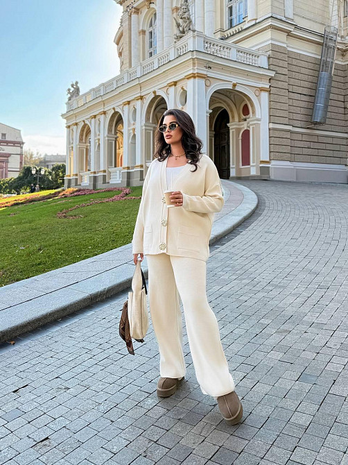 Жіночий базовий прогулянковий костюм: кофта та штани дрібне машинне в'язання Молочний Одеса - фото 9