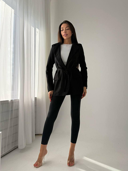 Жіночий приталений піджак без підкладки з підплічниками костюмка Чорний Одеса - фото 2