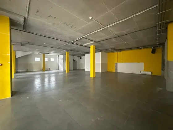 Торговое помещение в аренду в бизнес-центре железнодорожной станции. Свежая реконструкция, крупная витрина. Безопасность электроэнергии 30 кВт круглос Днепр