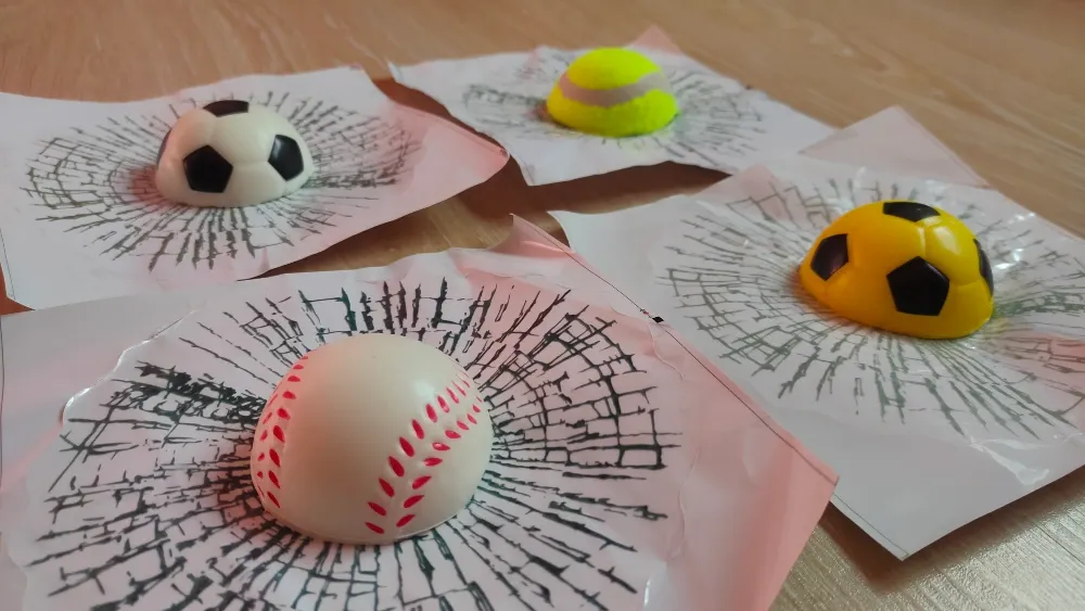 Наклейка на авто Мячик в окне наклейка розыгрыш Киев - изображение 5