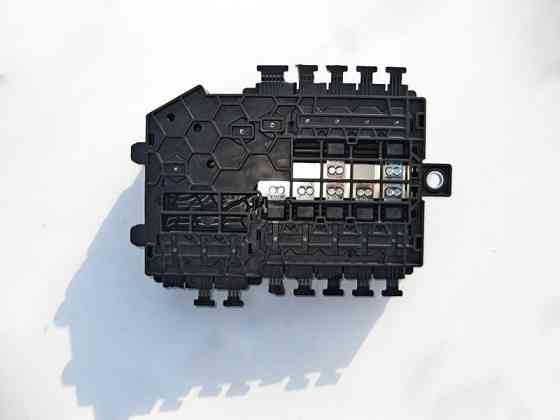 Mercedes-Benz  A2135406100 Блок силових запобіжників у ногах переднього пасажира E-Class W213 C238 C-Class W205 CLS C257 GLC X253 Одесса