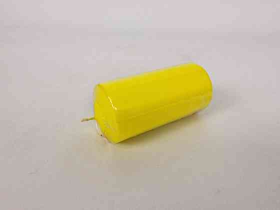 Цветная Цилиндр парафиновая свеча (50/100) ЖЕЛТАЯ крашеная  внутри белая (1 шт) Харьков