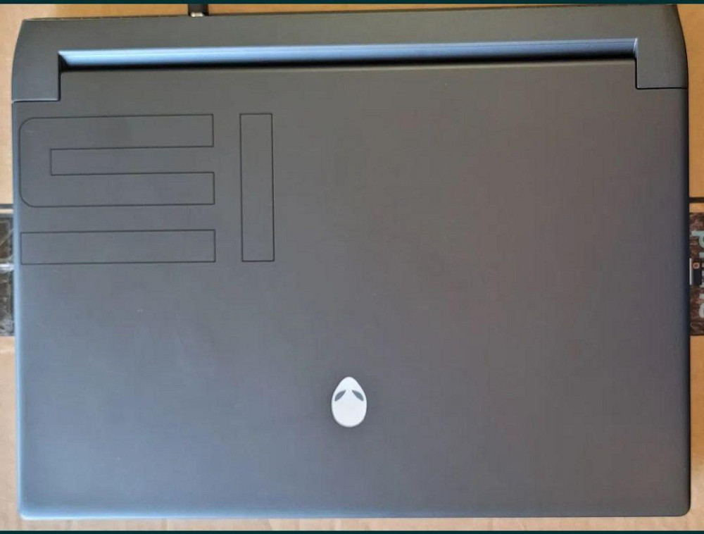 Ноутбук Alienware m15 r7. RTX3070Ti, i7-12700, 16Gb, 512Gb, FullHD IPS 15.6