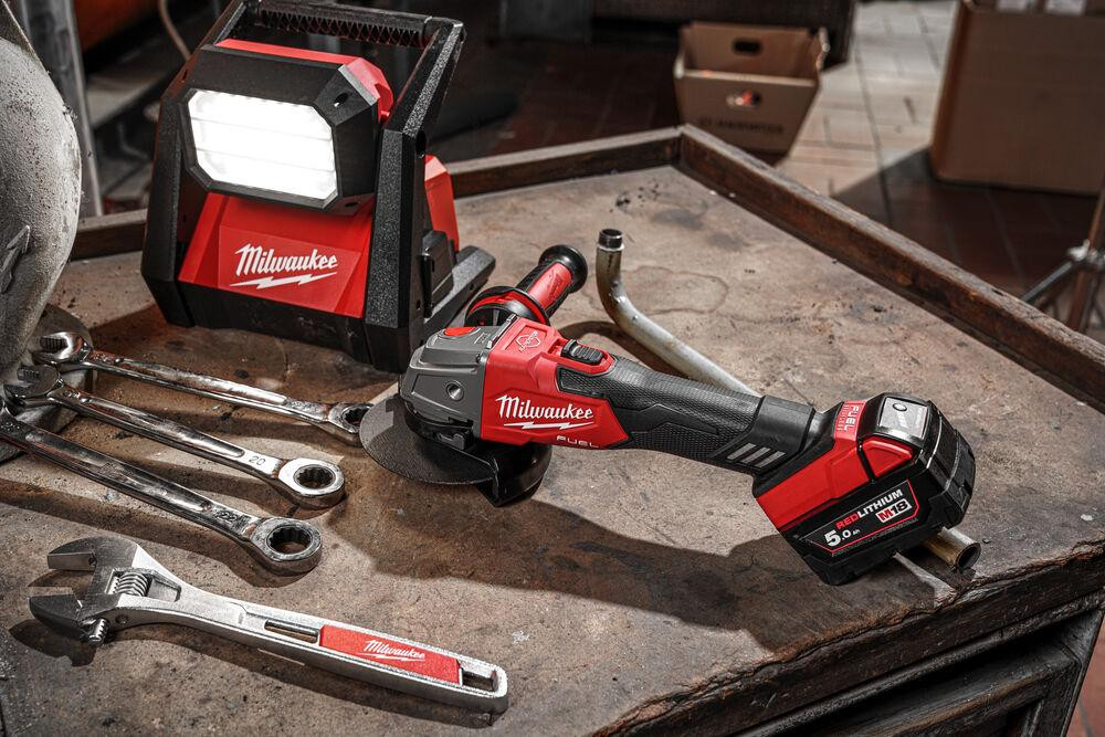 Шлифмашина угловая аккумуляторная MILWAUKEE, M18 FSAG125XB-0, диаметр 125мм (защитный кожух, антивибрационная боковая рукоятка, безклю Одесса - изображение 6