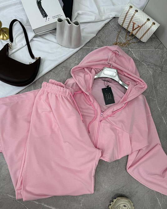 Женский практичный костюм с укороченной кофтой с капюшоном на молнии и свободных брюк палаццо двунитка Одесса - изображение 3