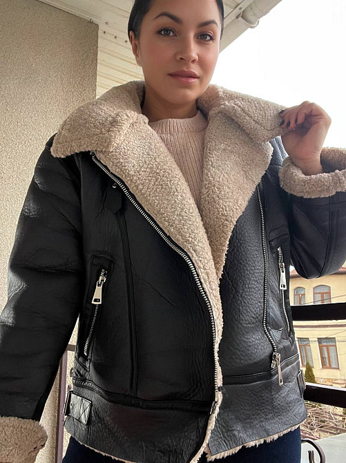 Дублянка жіноча Aftf Basic 243 середньої довжини з екошкіри на блискавці з хутром чорна, чорний, L Київ - фото 6
