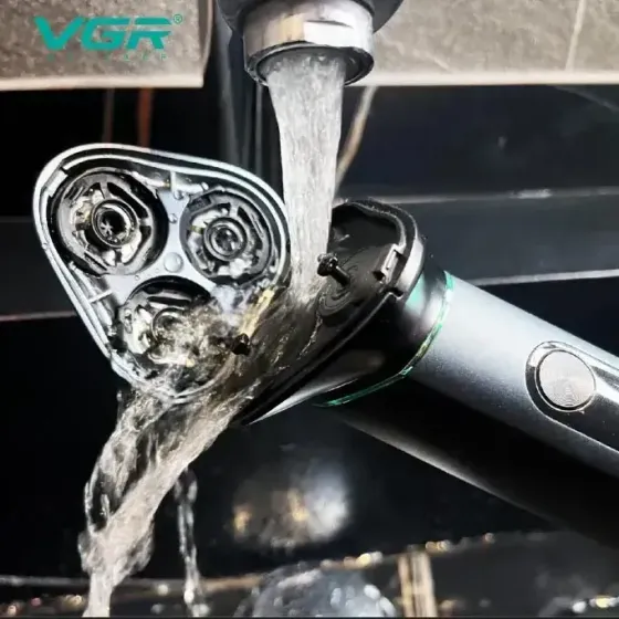 Аккумуляторная электробритва VGR V-310 для влажного и сухого бритья с тремя головками IPX7 Коломыя