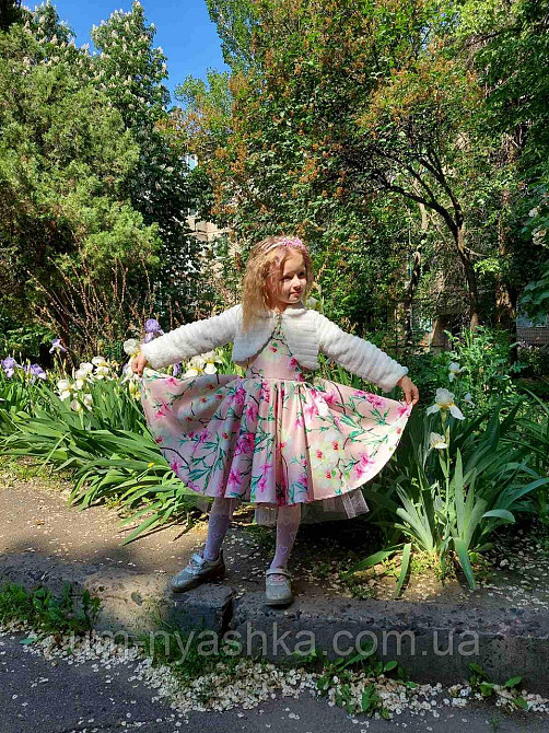 Пышное нарядное платье с цветами для образа Весны или в ретро стиле 