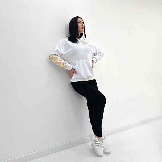 Демисезонный женский худи с принтом 