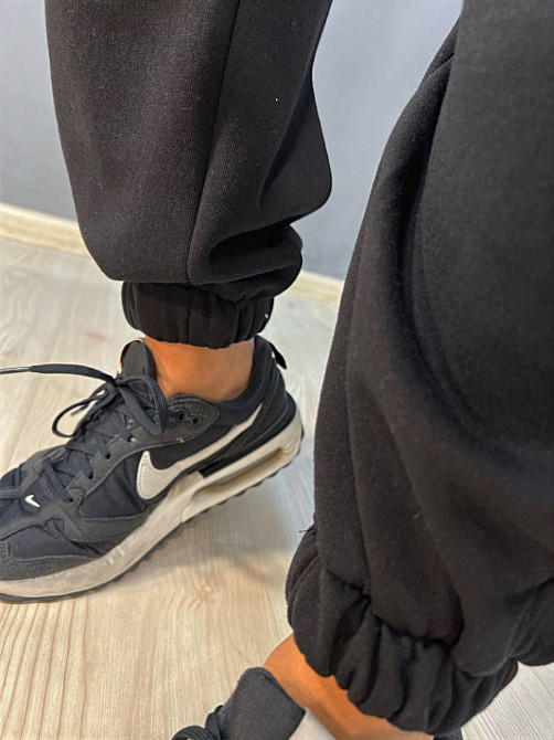 Костюм женский Quzen 478-480 короткое худи с капюшоном и брюки джоггеры на резинке флис черный, черный, M Киев - изображение 2