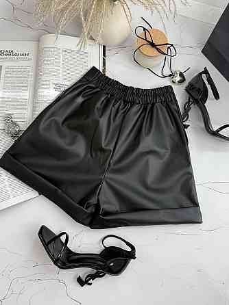 Женские базовые короткие шорты из экокожи Черный, 50/52 Одесса