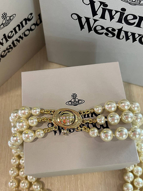 Багаторядне перлинне кольє Vivienne Westwood з підвіскою сатурн та перлинною краплею Одеса - фото 8