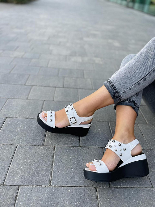 SOTHBY'S Босоніжки жіночі білі Sothby 's M-90 літні шкіряні на танкетці / Модні босоніжки 36р. Коломыя - изображение 9