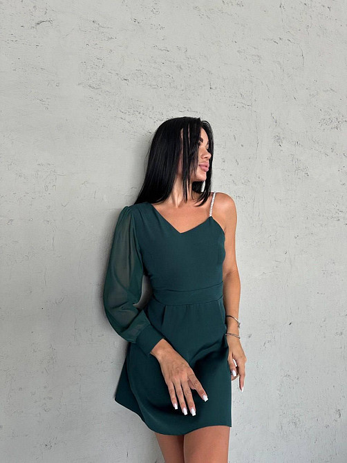 Женское праздничное мини платье на одно плечо костюмка с шифоновыми рукавами Изумрудный, 44 Одесса - изображение 6