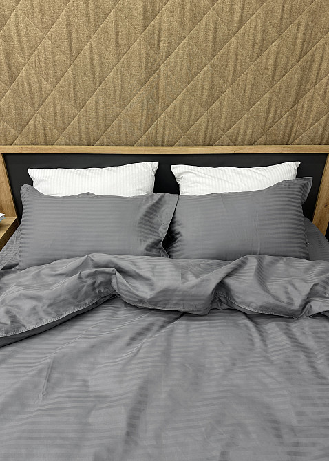 Комплект постільної білизни Страйп-сатин Сімейний з простирадлом на резинці 180х200х25, 2 підковдри 150х200, 2 наволочки 70х70 Сірий (88-224) Київ - фото 6