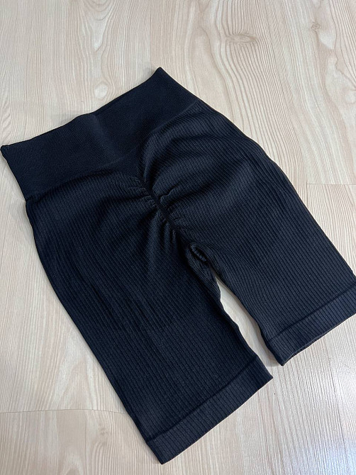 Шорти жіночі Kenalin 0412 велосипедки лосини в рубчик пуш-ап широкий пояс середня довжина one size, чорний, one size Київ - фото 13