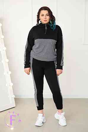 Повседневный женский костюм из трикотажа 