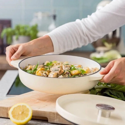 Сотейник KitchenAid Cast Iron чавунний з кришкою, 26 см, 2,77 л, мигдалевий крем (CC009010-001) Вінниця - фото 6