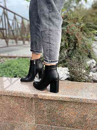 Nivelle Черевики жіночі шкіряні на підборах демісезонні чорні на блискавці 5563/9561-9549 / Чер Коломыя